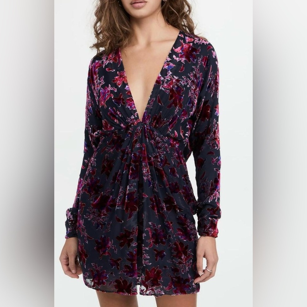 Rag & Bone Eloise Mini Dress Burnout Velvet
Size 2 NWT